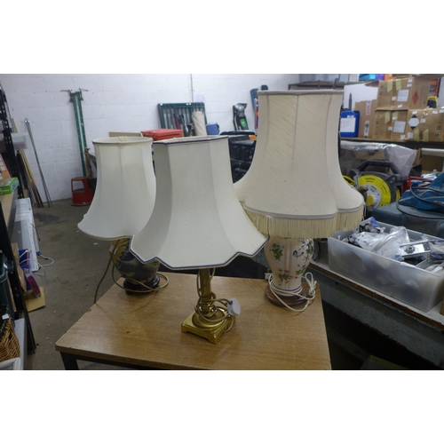 2126 - Three assorted decorative lamps