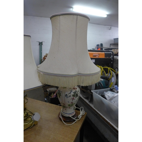 2126 - Three assorted decorative lamps