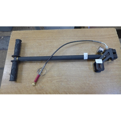 2168 - An air rifle pump