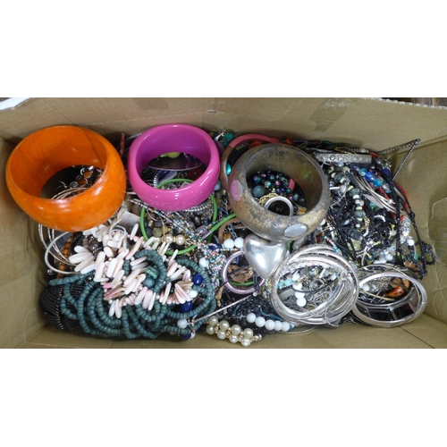 2184 - A box of costume jewellery