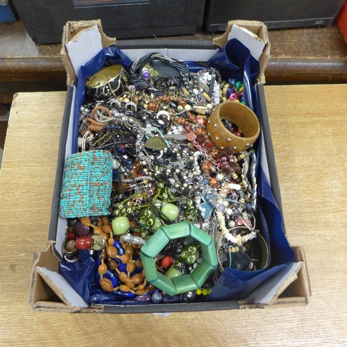 2185 - A box of costume jewellery