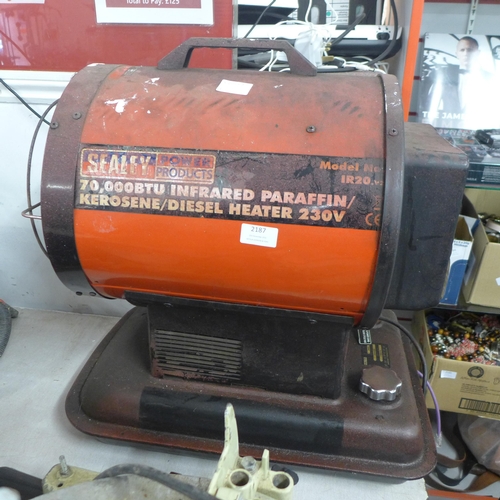 2187 - A Sealey 70,000 BTU infrared paraffin/kerosene/diesel 230v heater - model IR20 V2