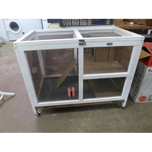 2200 - A pet hutch, 53cm x 91.5cm x 74cm tall