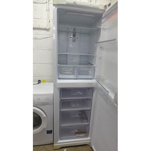 2252 - A Hotpoint Air Tech Evolution FFFM 180P 50/50 fridge freezer