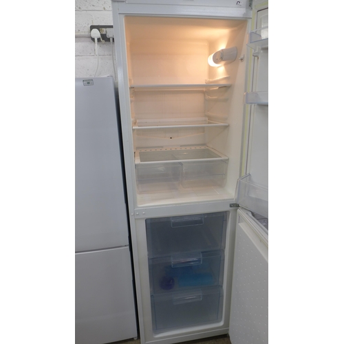 2256 - A Bosch Classixx 50/50 fridge freezer - model no. KGV28V01GB