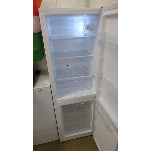 2257 - New World  60/40 5ft fridge freezer