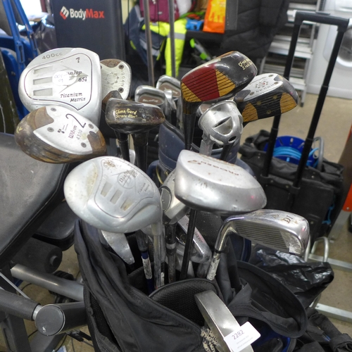 2282 - 3 Bags of golf clubs