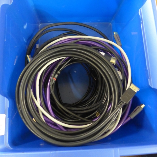 2448 - A large quantity of HDMI cables