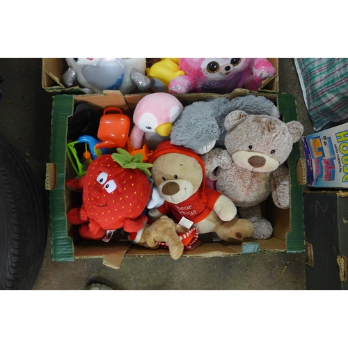 2458 - 2 Crates of stuffed toys