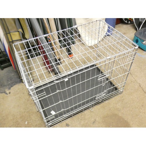 2474 - A metal dog cage