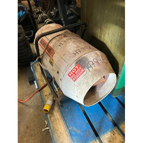 2286A - An Andrews G125 DV direct fired gas space heater  *This lot is subject to VAT