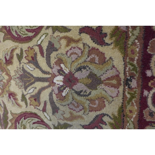 1552 - A 100% wool pile, gold ground Indian Agra rug, 8ft x 5ft