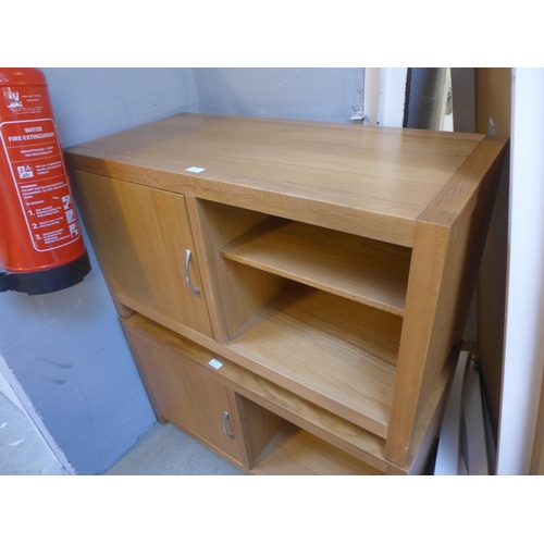 1672 - An oak TV unit with door * this lot is subject to VAT