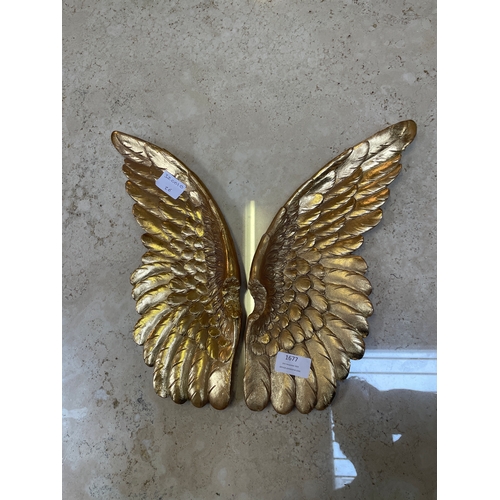 1677 - A pair of gold ornamental wings