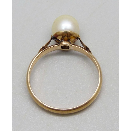 1299 - A yellow metal ring set with a pearl, 2.82g, P, stamps to outer shank, pearl re-glued