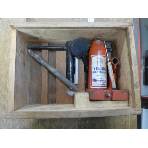 2082 - A Viking 1.5 tonne bottle Jack