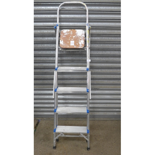 2242 - A set of 5-rung aluminium stepladders