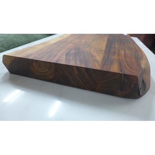 1345 - A large hardwood chopping board