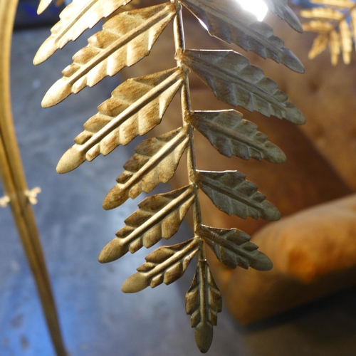 1418 - A gold floor standing fern lamp