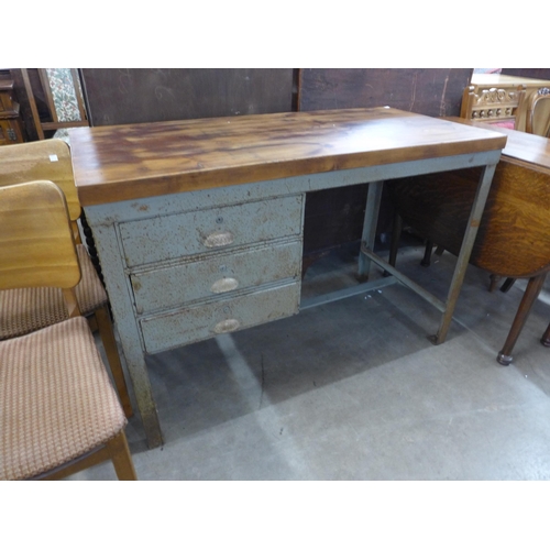 208 - An industrial work bench