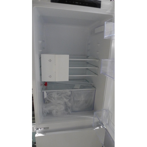 3141 - Zanussi 50/50 Fridge Freezer - Dinted Back - Model: ZNNN18FS5