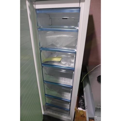 3174 - Bosch Integrated Tower Freezer - Model: GIN81AEF0G, H1772xW558xD545 Original RRP £887.50 inc VAT (42... 