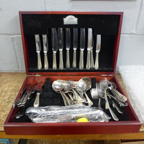 1165 - A canteen of cutlery and a bag of mixed flatware **PLEASE NOTE THIS LOT IS NOT ELIGIBLE FOR POSTING ... 