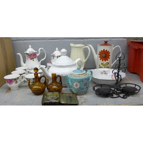 1186 - A Victorian style tea set, two teapots, vases, glass, etc. **PLEASE NOTE THIS LOT IS NOT ELIGIBLE FO... 