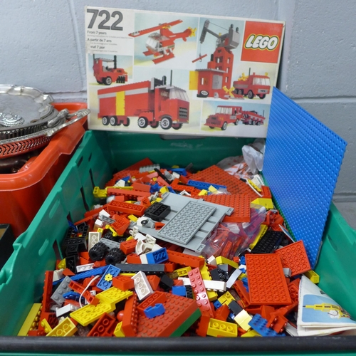 1188 - A box of vintage Lego **PLEASE NOTE THIS LOT IS NOT ELIGIBLE FOR POSTING AND PACKING**