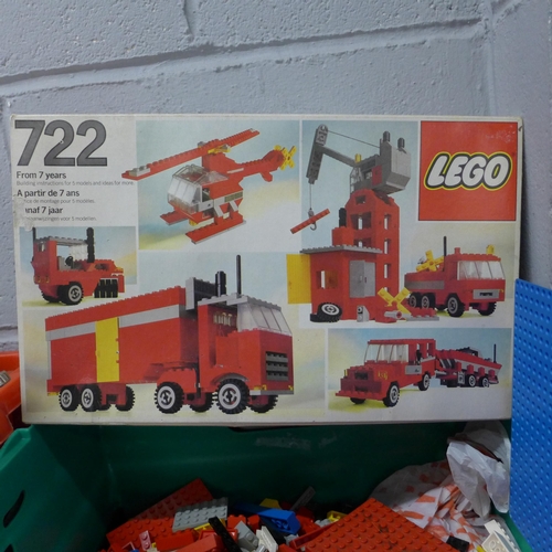 1188 - A box of vintage Lego **PLEASE NOTE THIS LOT IS NOT ELIGIBLE FOR POSTING AND PACKING**