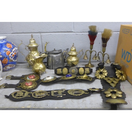 1191 - A collection of metalwares, horse brasses, etc. **PLEASE NOTE THIS LOT IS NOT ELIGIBLE FOR POSTING A... 