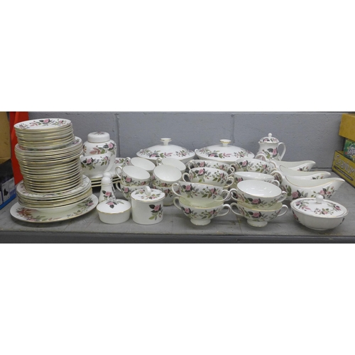 1192 - A Wedgwood Hathaway Rose tea and dinner service **PLEASE NOTE THIS LOT IS NOT ELIGIBLE FOR POSTING A... 