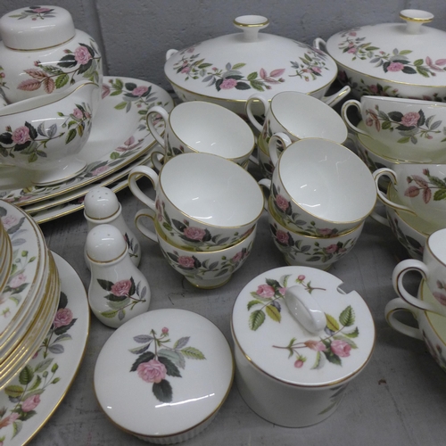 1192 - A Wedgwood Hathaway Rose tea and dinner service **PLEASE NOTE THIS LOT IS NOT ELIGIBLE FOR POSTING A... 