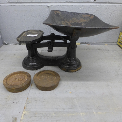 1197 - Kitchen scales, weights and shoe last **PLEASE NOTE THIS LOT IS NOT ELIGIBLE FOR POSTING AND PACKING... 