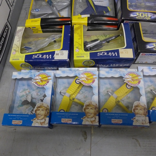 1198 - A box of model aircraft, boxed **PLEASE NOTE THIS LOT IS NOT ELIGIBLE FOR POSTING AND PACKING**