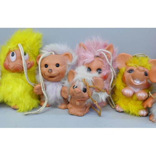 626 - Sixteen small 1960s animal gonks