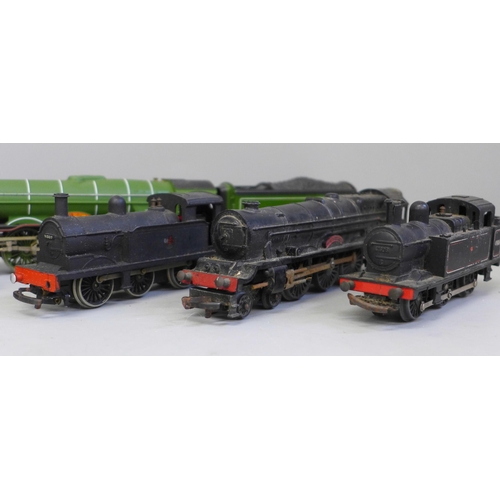 627 - Six OO gauge locomotives including Mainline and two tenders