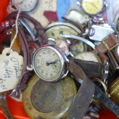 637 - A collection of pocket watch and wristwatch movements and cases, for spares/repair