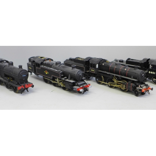 642 - Five OO gauge locomotives and three tenders including Hornby