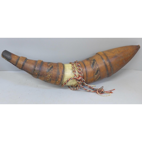 658 - A Dahomey Amazons women warrior horn and leather powder flask, mid/late 1800s