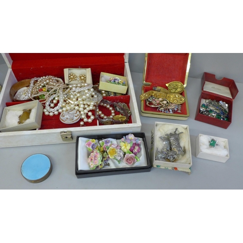 709 - A collection of costume jewellery in a box, including a silver RAF sweetheart brooch and a Danish si... 