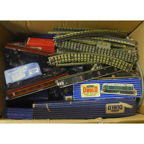 730 - A collection of Hornby Dublo model rail track, locomotives, wagons, etc.