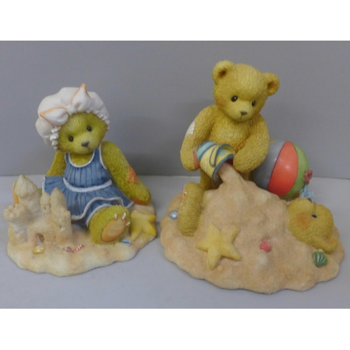 732 - A Cherished Teddies beach sandcastle display stand and four bears