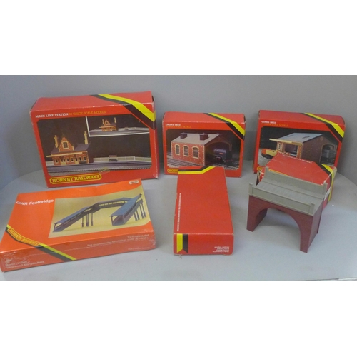 734 - A collection of boxed Hornby accessories