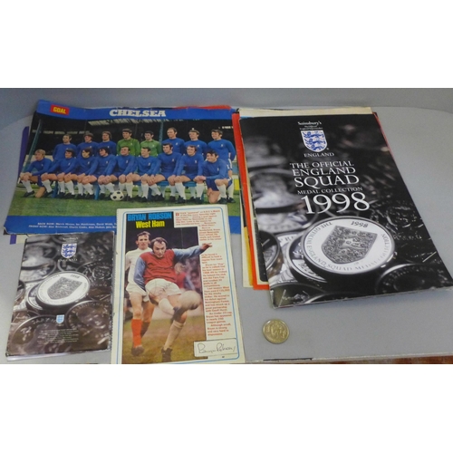 770 - A collection of 1960s signed magazine photographs of footballers and a collection of 1998 football c... 