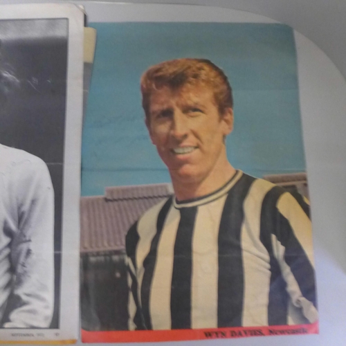 770 - A collection of 1960s signed magazine photographs of footballers and a collection of 1998 football c... 