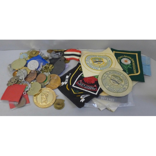 782 - A collection of vintage athletic club badges, race medals and other badges and buttons