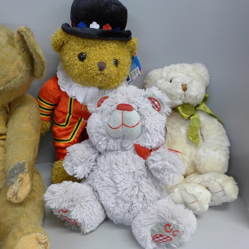 792 - A collection of Teddy bears including one vintage and two Harrods bears