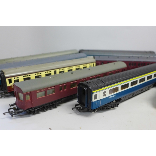 800 - A collection of OO gauge coaches, engine bodies, etc., including Hornby