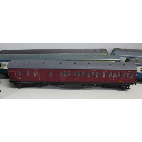 800 - A collection of OO gauge coaches, engine bodies, etc., including Hornby